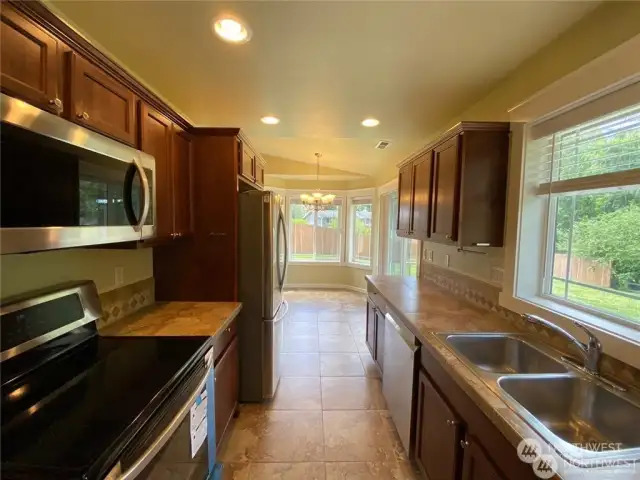 15907 - The natural light in the kitchen and dining area brighten the space.