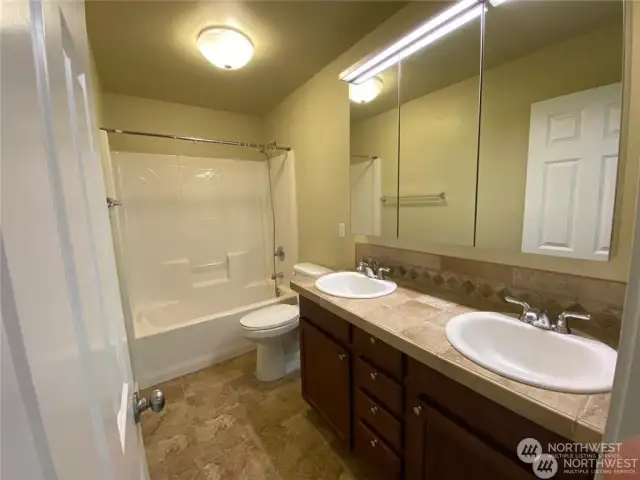 15907 - Primary bathroom