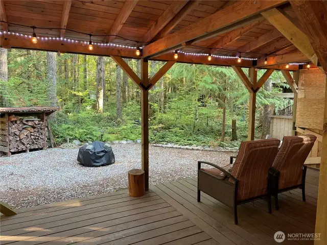 Look how private the back deck is