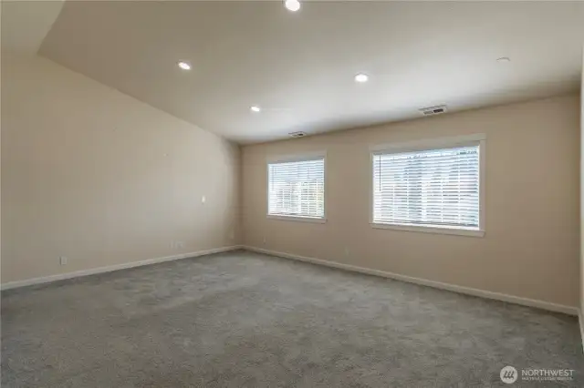 Large primary bedroom.