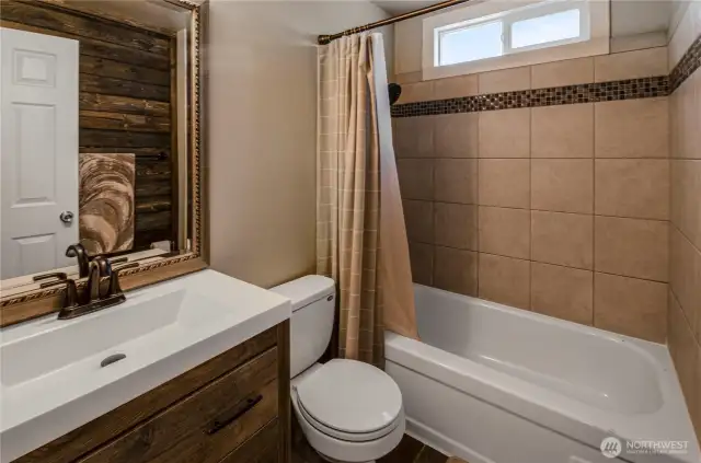 The gleaming bath features upscale new finishes and fixtures. The vanity lighting is adjustable, allowing you to lighten or change the coloring!