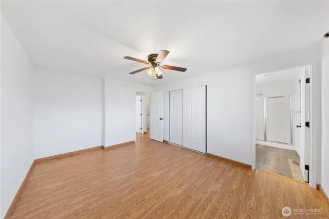 Primary bedroom w/ attached 3/4 bath