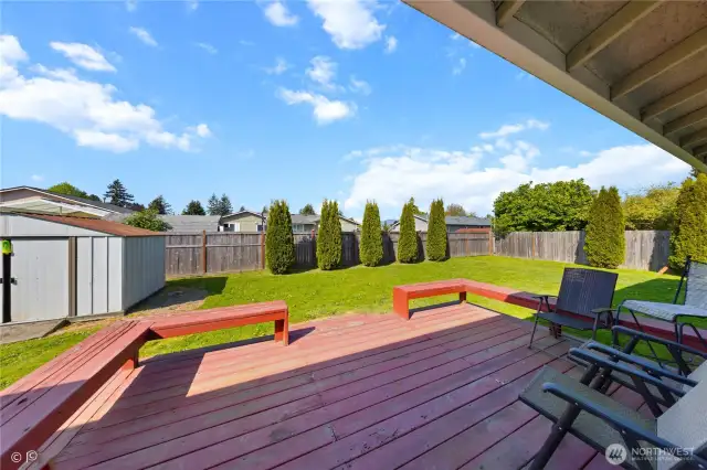 Spacious deck w/ built-in benches (painted since photo was taken)