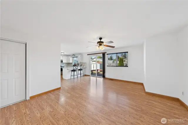 Family room off kitchen w/ slider to the deck & backyard