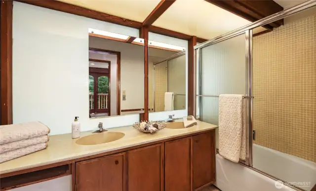 The full bath on the upper level.