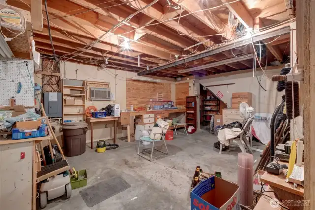 Unfinished 1100 sq ft  garage