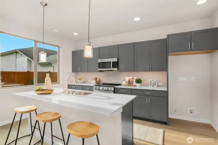 Cooking is a dream in this spacious kitchen!