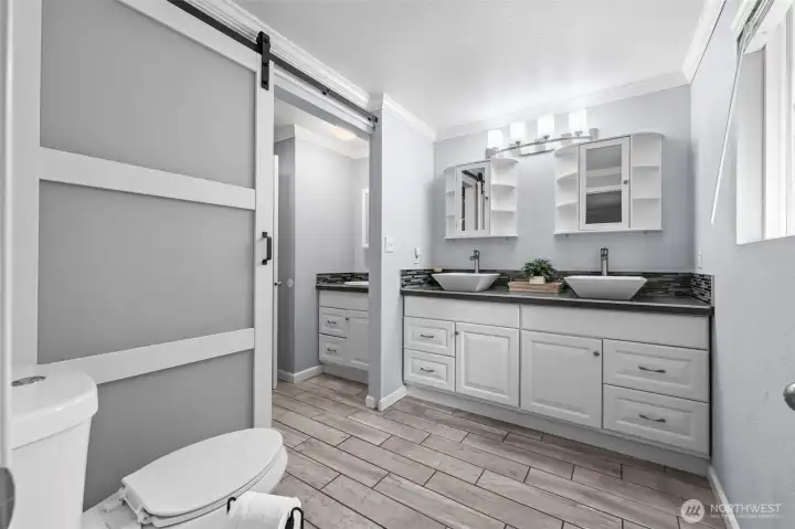 Beautiful remodeled primary-Jack-n-Jill bath
