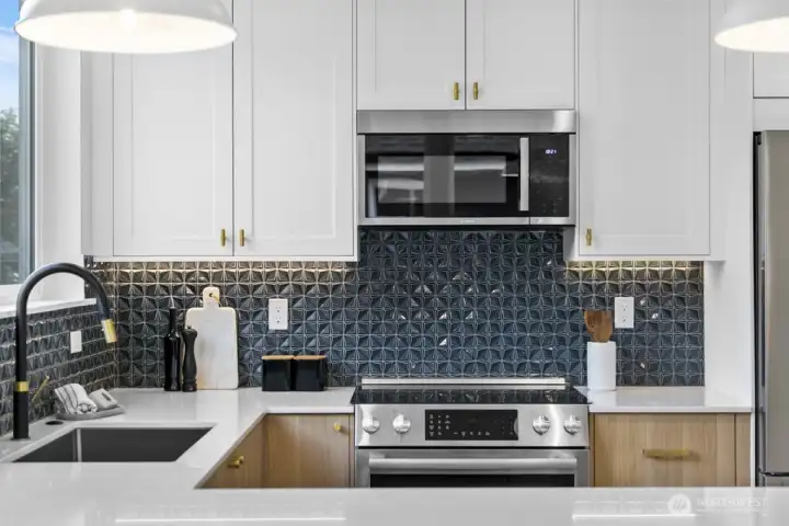 Photos are of model home 322B. Layout and finishes may vary.