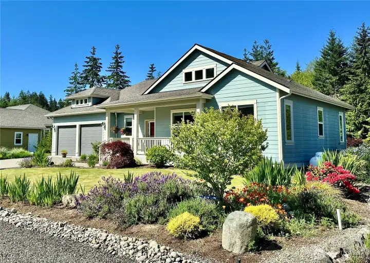 Late spring landscaping update- color abounds! Late spring landscaping update- color abounds!