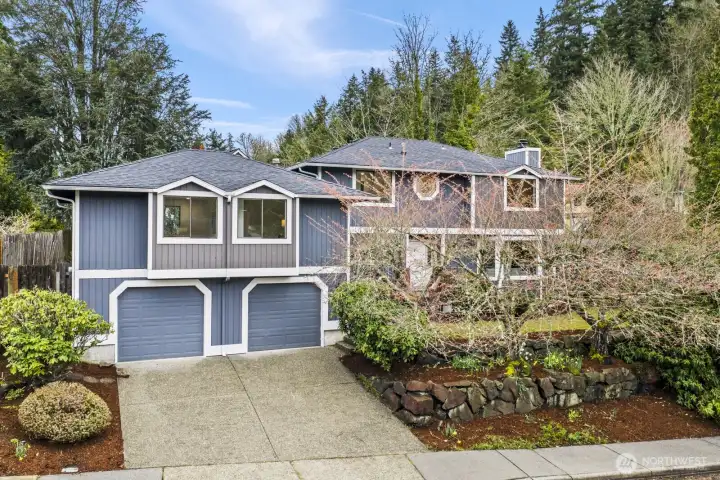Beautifully remodeled craftsman home in Bellevue's sought after neighborhood of Somerset!
