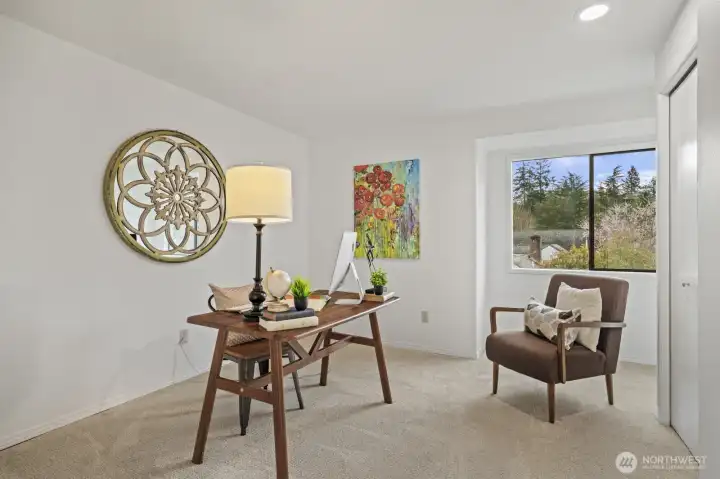 Private office/4th bedroom.