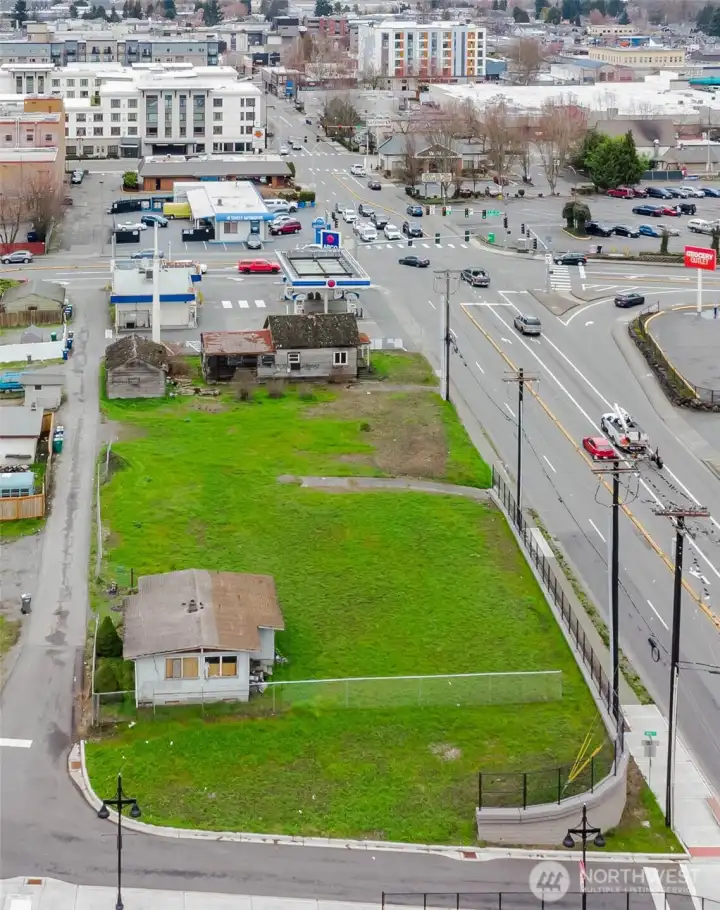 Alley access on Western side