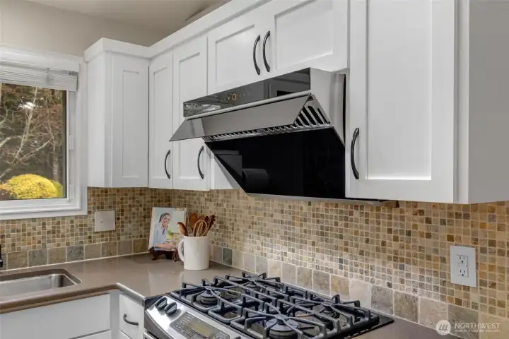 An upgraded Fotile vent hood - great for stirfrys and cooking enthusiasts.