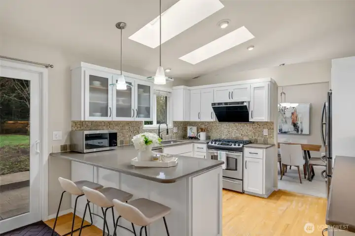 Counter seating for keeping the chef company.