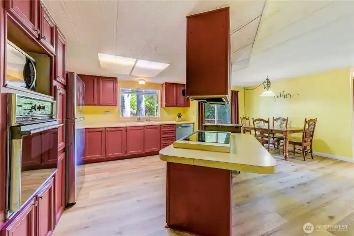 Spacious, bright kitchen