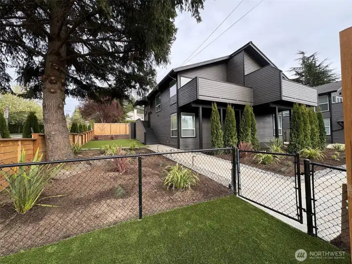 Beautiful corner lot. View from gated dog run. Two 2 story units in 906 and 910. Additional commercial unit in 910 renting for $2500/monthly to aesthetician. Beautiful corner lot. View from gated dog run. Two 2 story units in 906 and 910. Additional commercial unit in 910 renting for $2500/monthly to aesthetician.