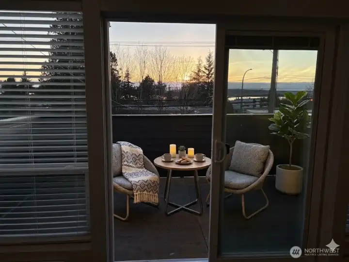 Westerly views of Lake Washington and Olympic Mountains from each unit. Large, covered decks with new light-emitting architectural covers protecting from rain. and providing solar shade Westerly views of Lake Washington and Olympic Mountains from each unit. Large, covered decks with new light-emitting architectural covers protecting from rain. and providing solar shade