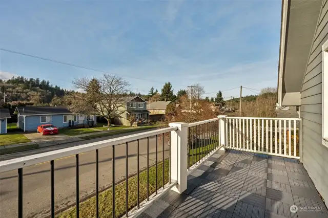 Large upstairs balcony