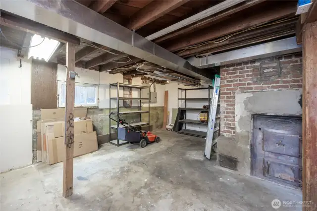 Huge workshop off one car garage.