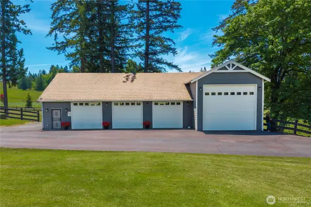 3,000+ sq ft shop w/44' RV bay.