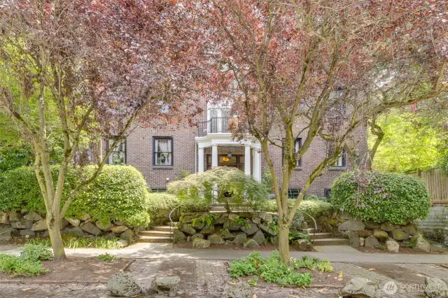 Street view of the Betsy Ross Condominium