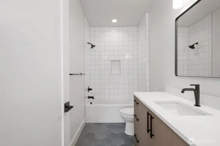 Lower level 3/4 bath!