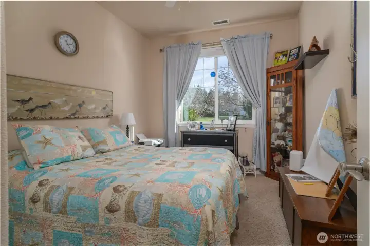 Second bedroom off entry