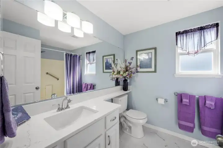 Upstairs main bathroom.