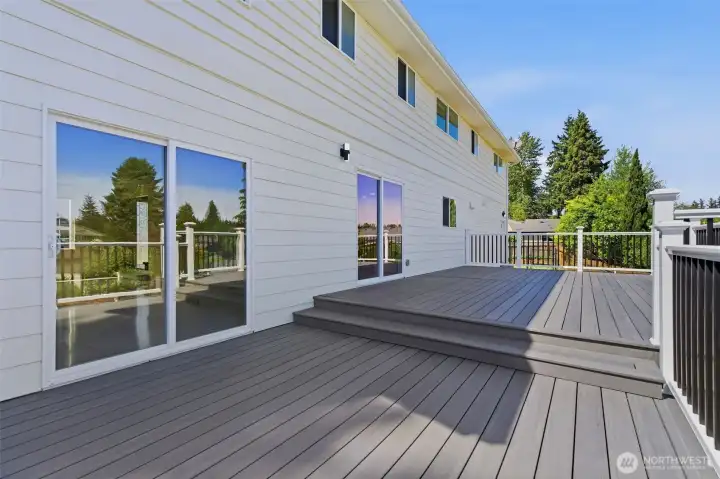 500+ square foot deck