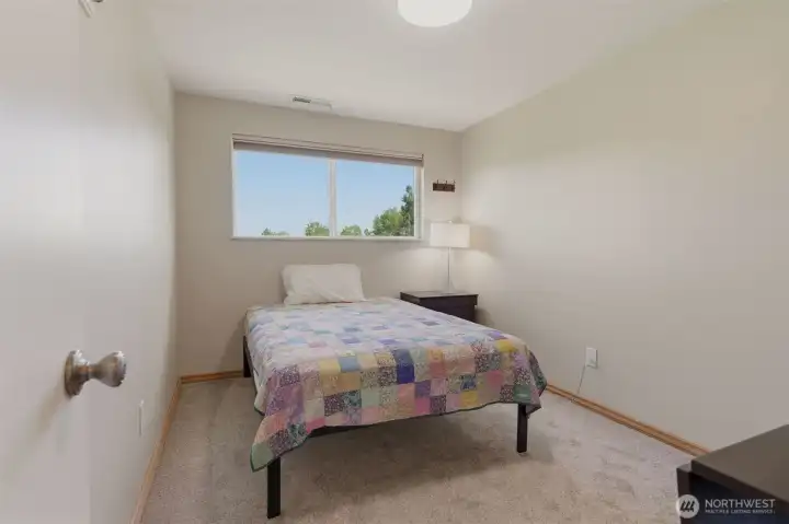Bonus room - office? guest room? hobby room? You decide.