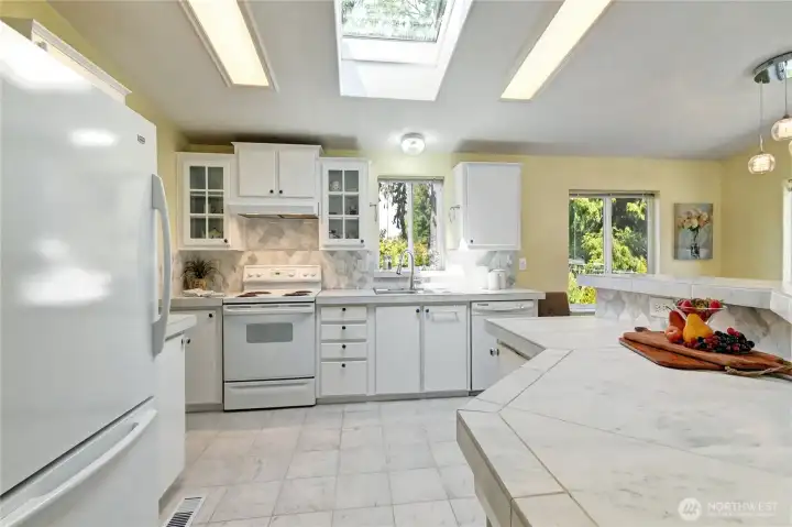 Skylight brings the light into this spacious kitchen. Cabinets with pull-outs. Abundant storage!