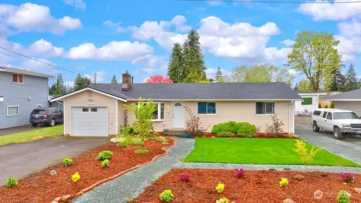 Great home in a fantastic, convenient location. No HOA!