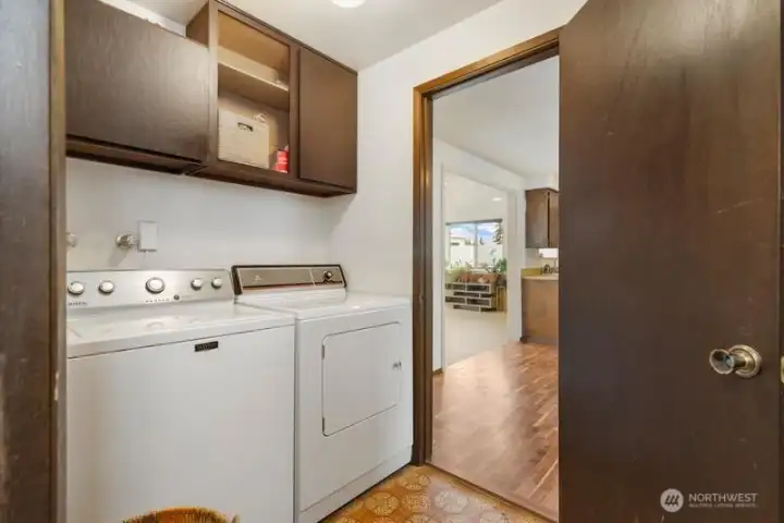 Utility room. All appliances stay!