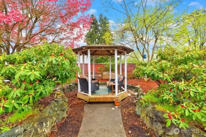 Gazebo, perfect for relaxing or entertaining.