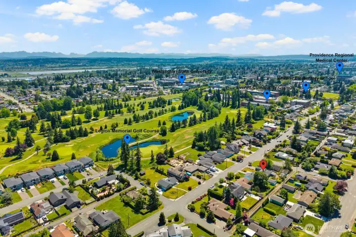 Walkable to Everett Community College, Whittier Elementary or Downtown Everett.