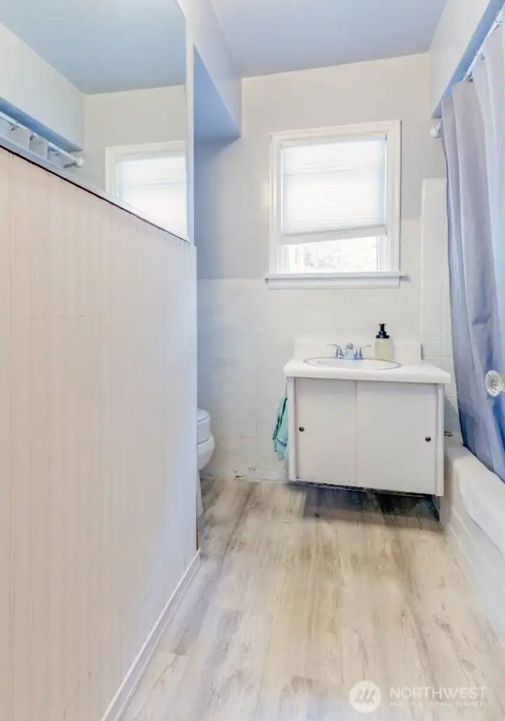 Full Bathroom Full Bathroom