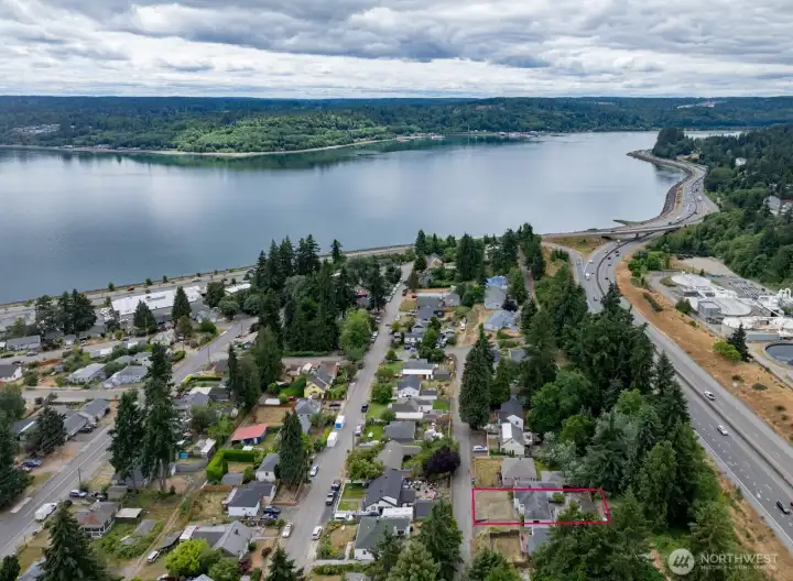 Close to HWY 3, PSNS and the Ferry Close to HWY 3, PSNS and the Ferry