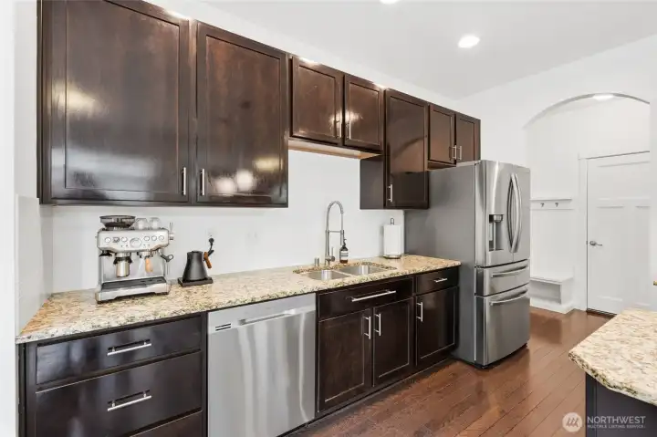 All stainless Samsung smart appliances stay with the home for buyer's convenience. All stainless Samsung smart appliances stay with the home for buyer's convenience.