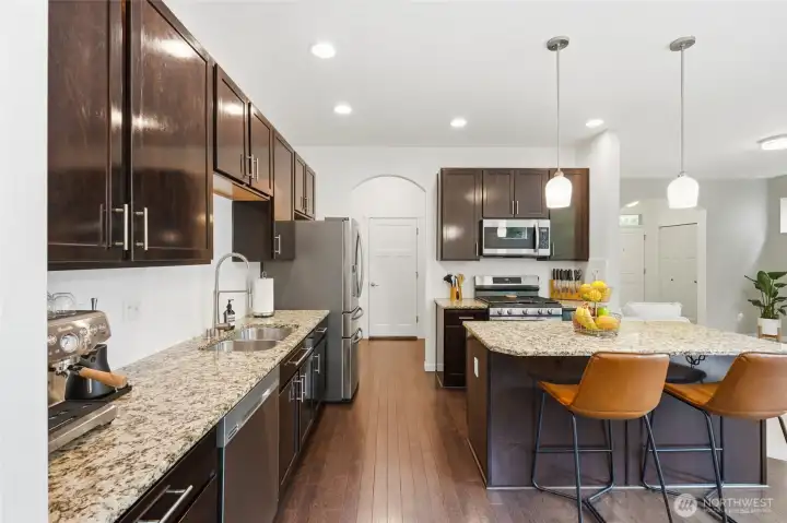 Easy to bring groceries in from the garage, just steps away. Easy to bring groceries in from the garage, just steps away.