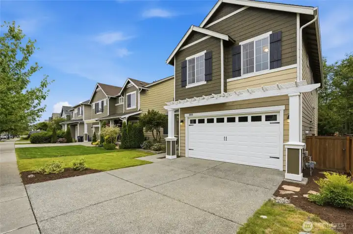 Bring the moving truck and move right in! Bring the moving truck and move right in!