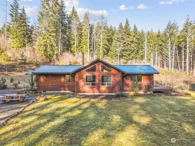 Welcome home! Your custom cabin in the woods is located in close proximity to Riffe Lake, Packwood , parks, recreation areas, hiking trails & top ski areas to name a few.