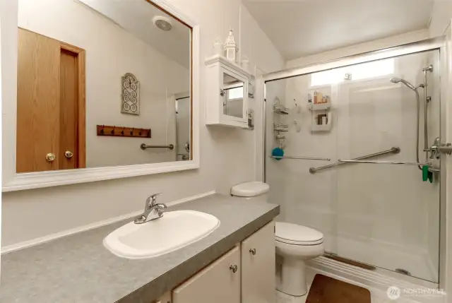 2nd bathroom
