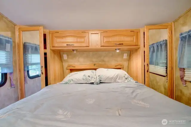 New queen bed
