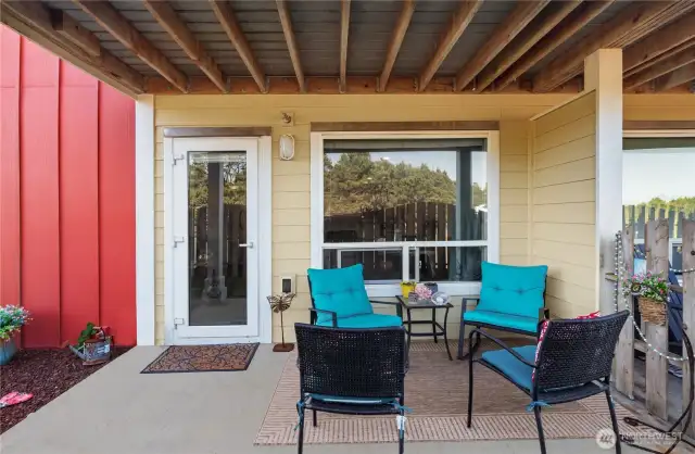 Patio area- furniture stays