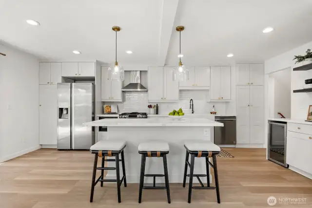 Island seating is the perfect place to entertain while you prepare a meal in the kitchen or simply to grab a quick bite.