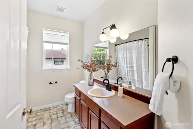 Guest wing full bathroom
