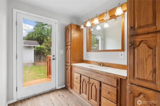 Primary En Suite Bath w/Door to Backyard.