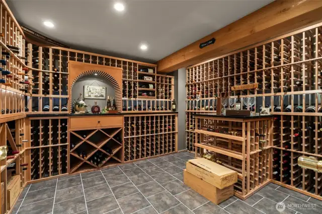 Wine enthusiasts will be delighted by the impressive 1,100 bottle wine cellar & tasting room, perfect to store and savor your collection.