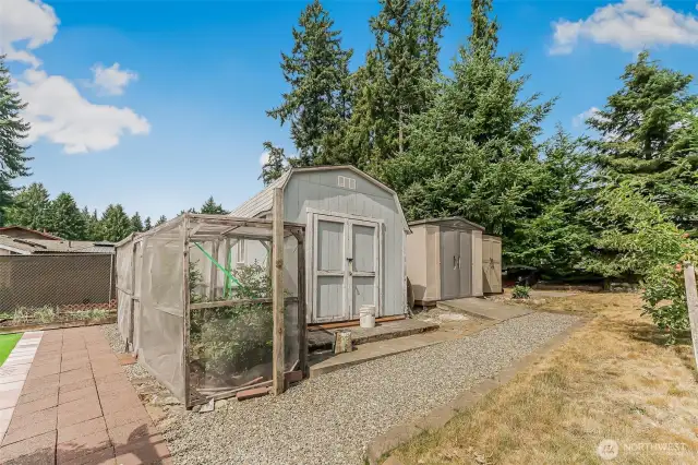 3 storage sheds included